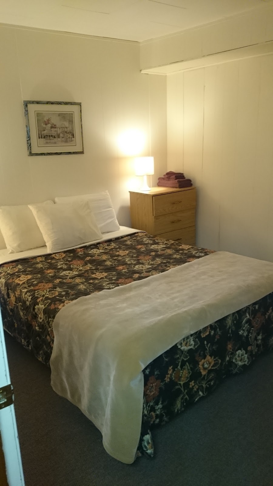 The Lodge at Gallagher Lake | 8331 BC-97, Oliver, BC V0H 1T2, Canada | Phone: (888) 498-2112