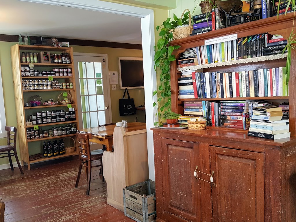 Sandy baie, boutique et café | 3M0,, 1410 Rue Principale, Saint-Côme, QC J0K, Canada | Phone: (450) 883-8918