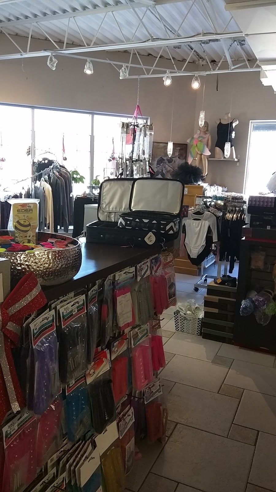 Shop Skating Plus Inc | 3800, boul de la Concorde E, Laval, QC H7E 2C9, Canada | Phone: (450) 661-6655