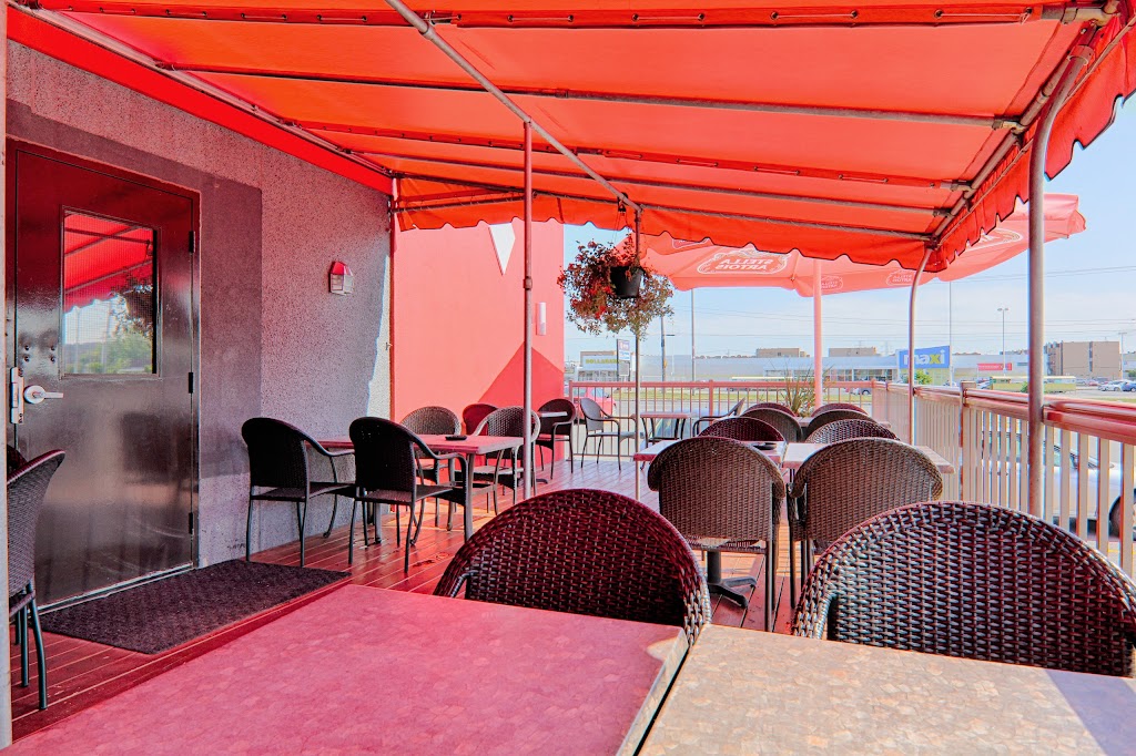 Restaurant & Bar Le Ste Rose | 451 Bd du Curé-Labelle, Fabreville, QC H7P 2P3, Canada | Phone: (450) 625-0707