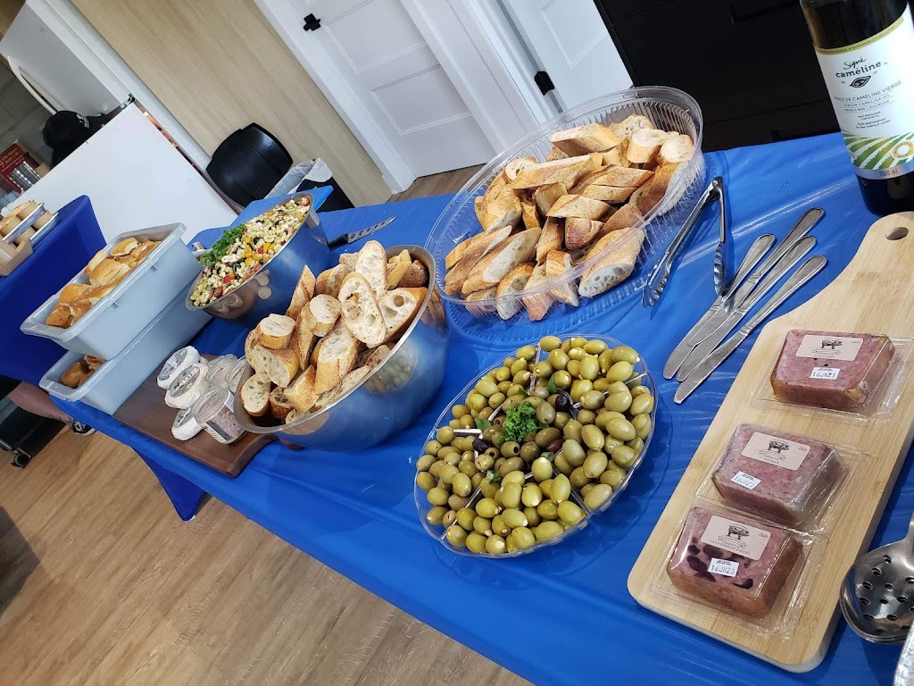 Les lunchs a phil | 1075 Croissant Des Hauteurs, Saint-Hippolyte, QC J8A 0A5, Canada | Phone: (450) 820-0324