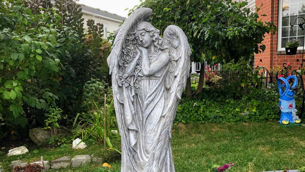 Statue Canada | 90 Jackson Ln, Arnprior, ON K7S 3G8, Canada | Phone: (613) 623-2661