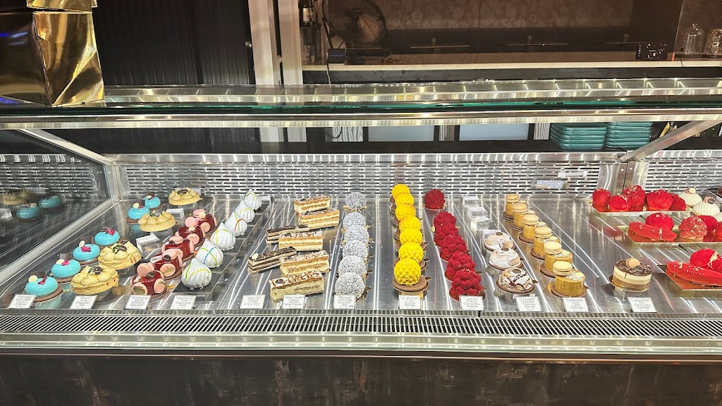 Delysées Luxury Desserts Yorkville Main Level Retail Delysees, 161