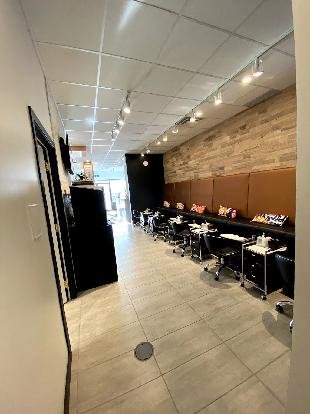 Almond Nail Bar | 2188 McPhillips St #12B, Winnipeg, MB R2V 3P4, Canada | Phone: (204) 306-8604