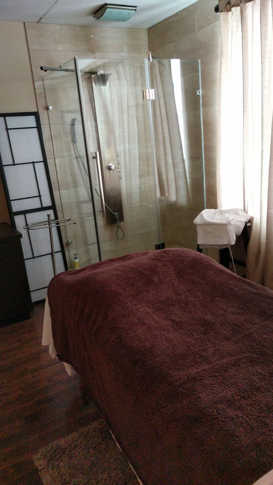 Body & Soul Massage Therapy | 1 The East Mall Crescent #201a, Etobicoke, ON M9B 6J5, Canada | Phone: (416) 237-0005