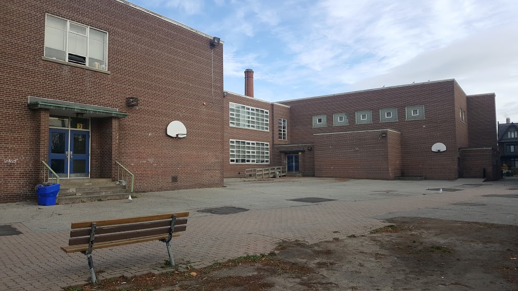 King Edward Junior and Senior Public School | 112 Lippincott St, Toronto, ON M5S 2P1, Canada | Phone: (416) 393-1320