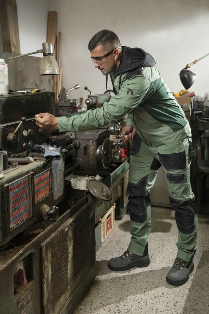 European Work Wear Canada | 2223 Hamilton Rd unit # 2, Trenton, ON K8V 5P8, Canada | Phone: (613) 438-7241