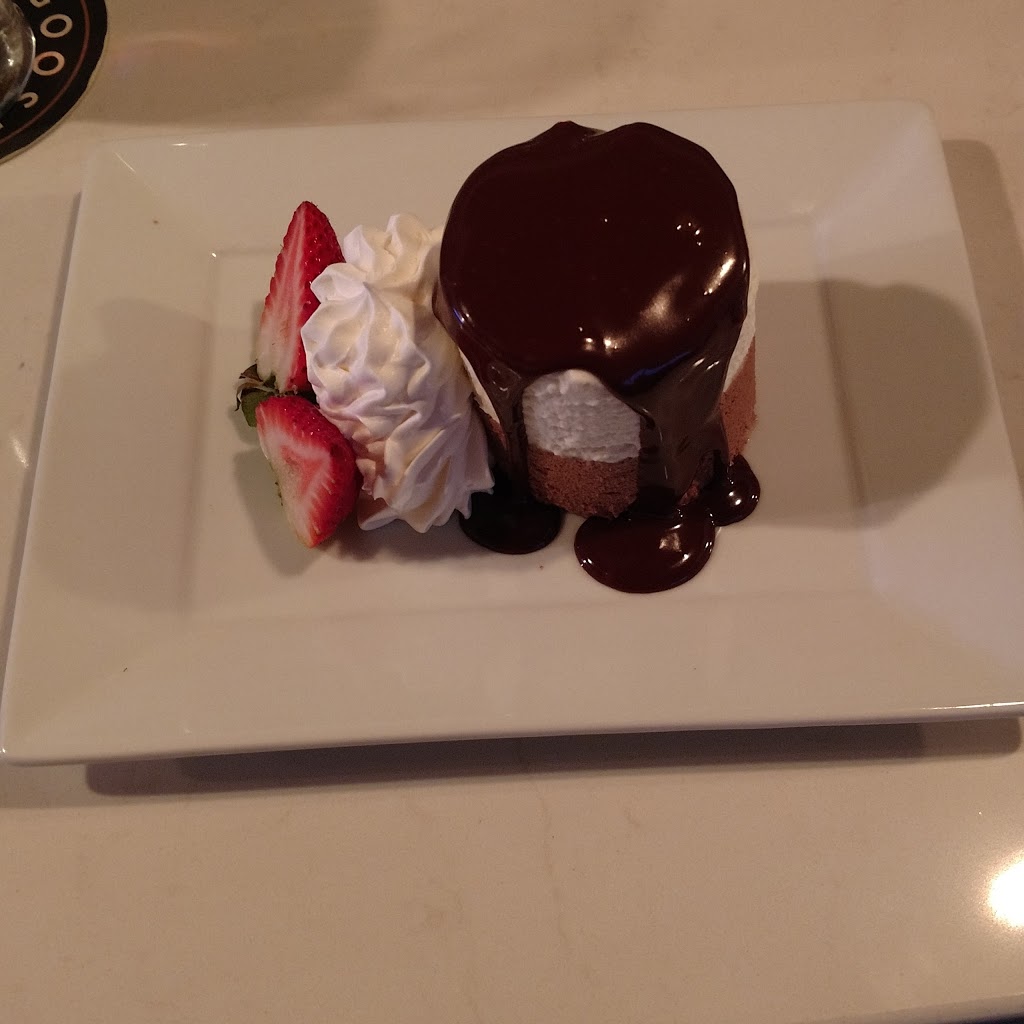 Lakeside Grill @ Chocolate Lake Hotel | 20 St Margarets Bay Rd, Halifax, NS B3N 1H4, Canada | Phone: (902) 477-5611