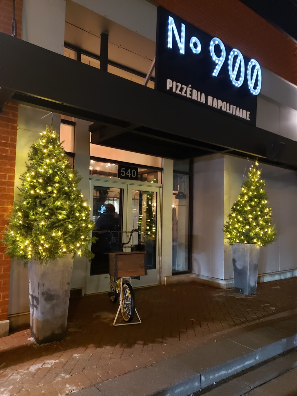 N° 900 pizzeria | 540 Promenade Du Centropolis, Laval, QC H7T 3C2, Canada | Phone: (450) 973-0947
