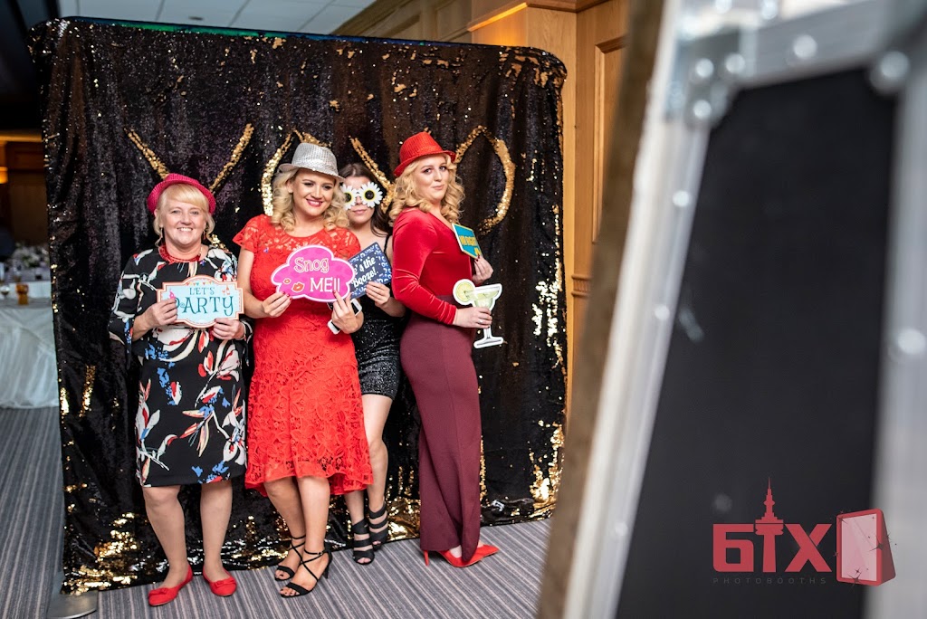 6ix Photobooths | 1127 Broadview Ave Suite B, East York, ON M4K 2S6, Canada | Phone: (647) 703-7866