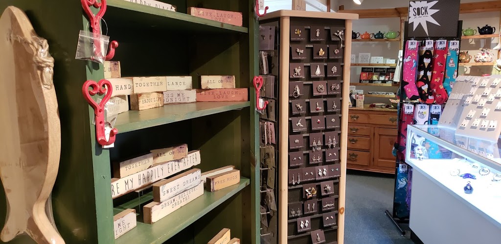 Country Gift Shoppe | 5325 Cordova Bay Rd, Victoria, BC V8Y 2L3, Canada | Phone: (250) 658-1812