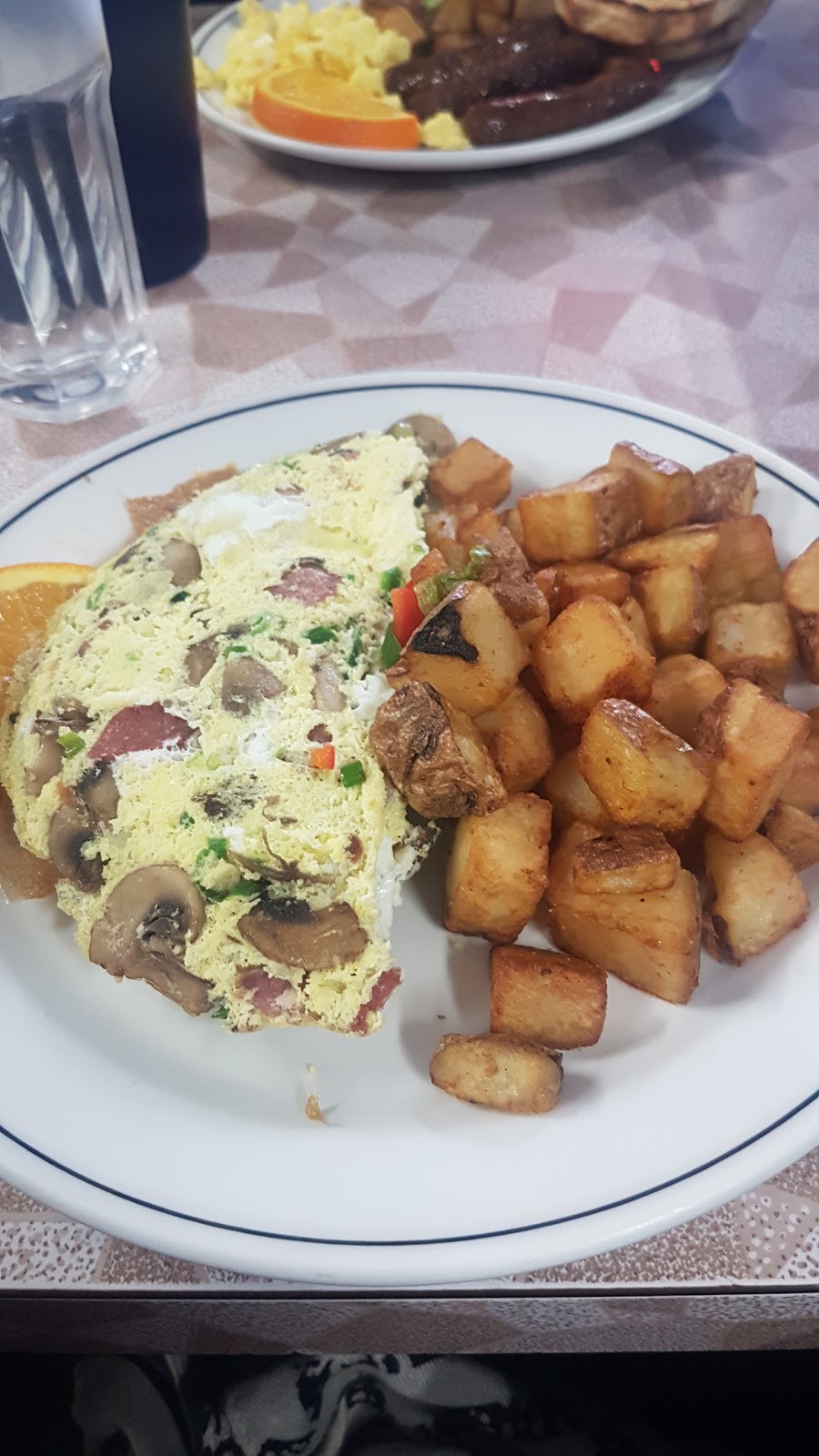 Park Cafe | 515 20th St W, Saskatoon, SK S7M 0X5, Canada | Phone: (306) 652-6781