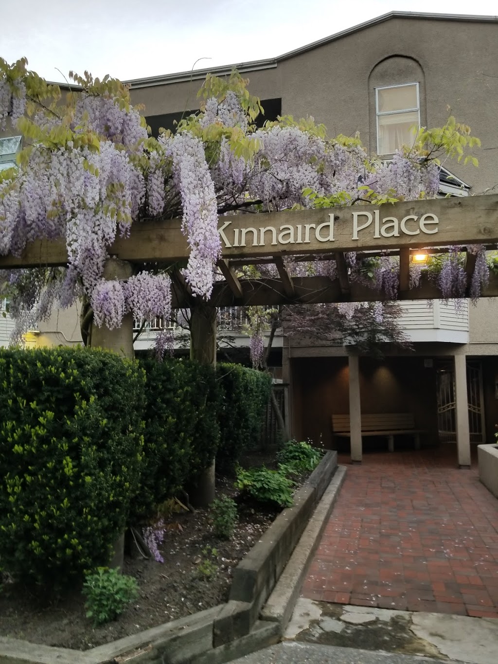 Kinnard Place Courtyard | 65 First St, New Westminster, BC V3L, Canada