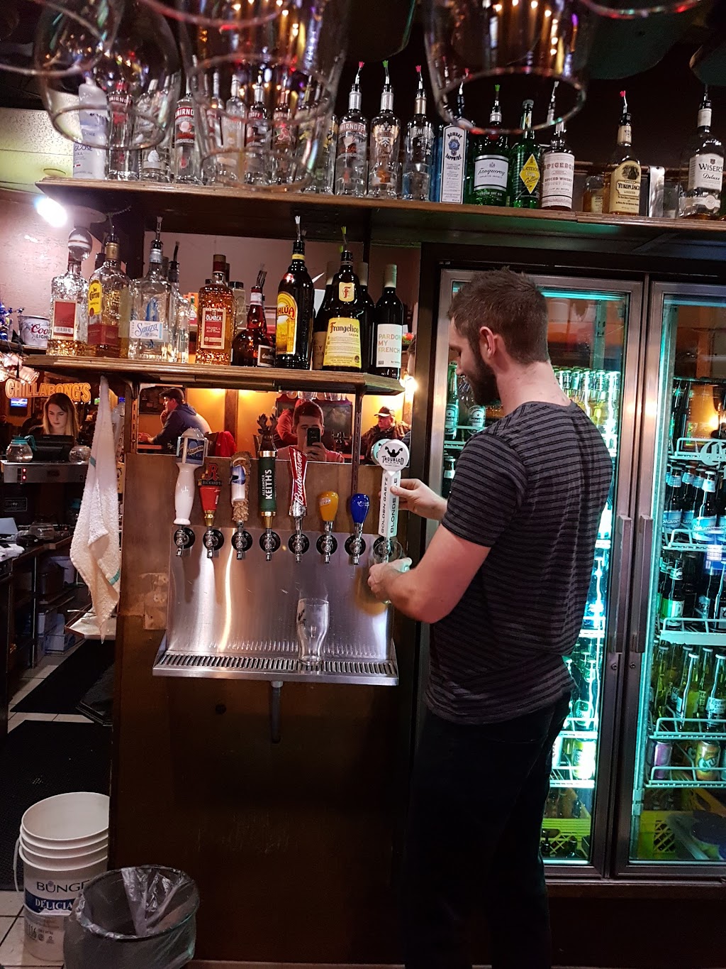 Chillabongs Bar & Grill | 69 Dunlop St #18, Red Deer, AB T4R 2G7, Canada | Phone: (403) 343-3332