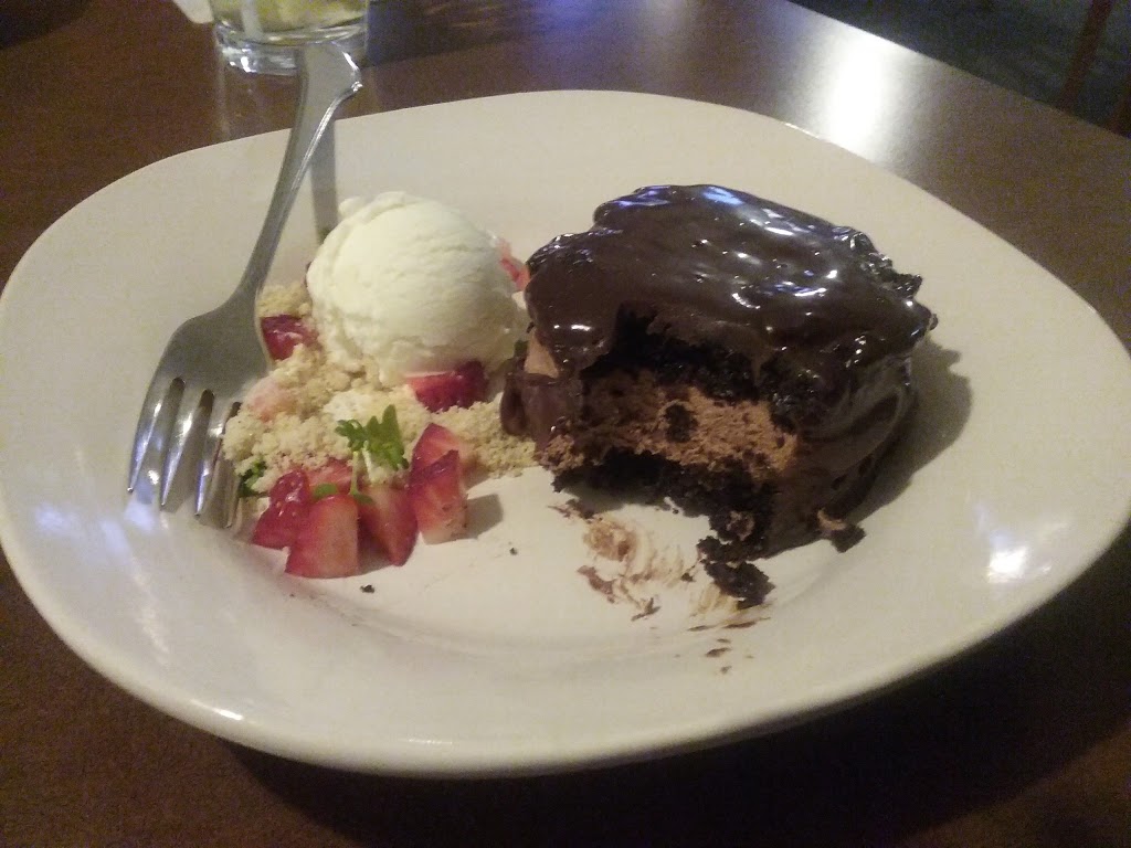 Riverside Tavern | 8163 Cummington Sq E, Niagara Falls, ON L2G 6W1, Canada | Phone: (905) 295-4211