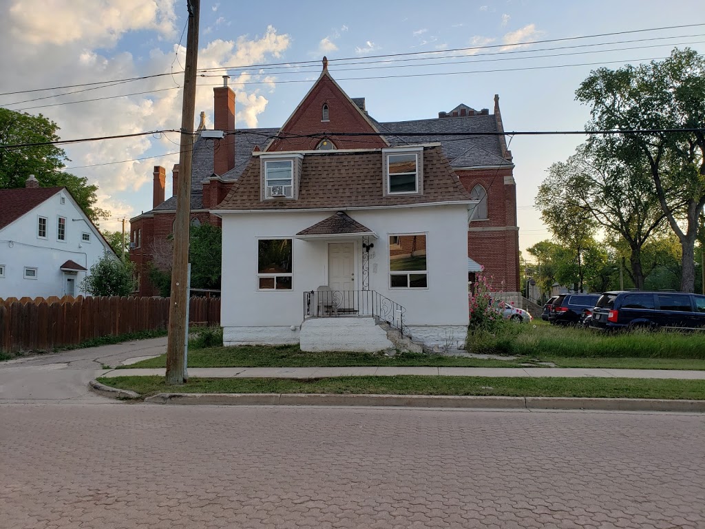 Salam Masjid مسجد | 294 Burrows Ave, Winnipeg, MB R2W 1Z6, Canada | Phone: (204) 342-5642