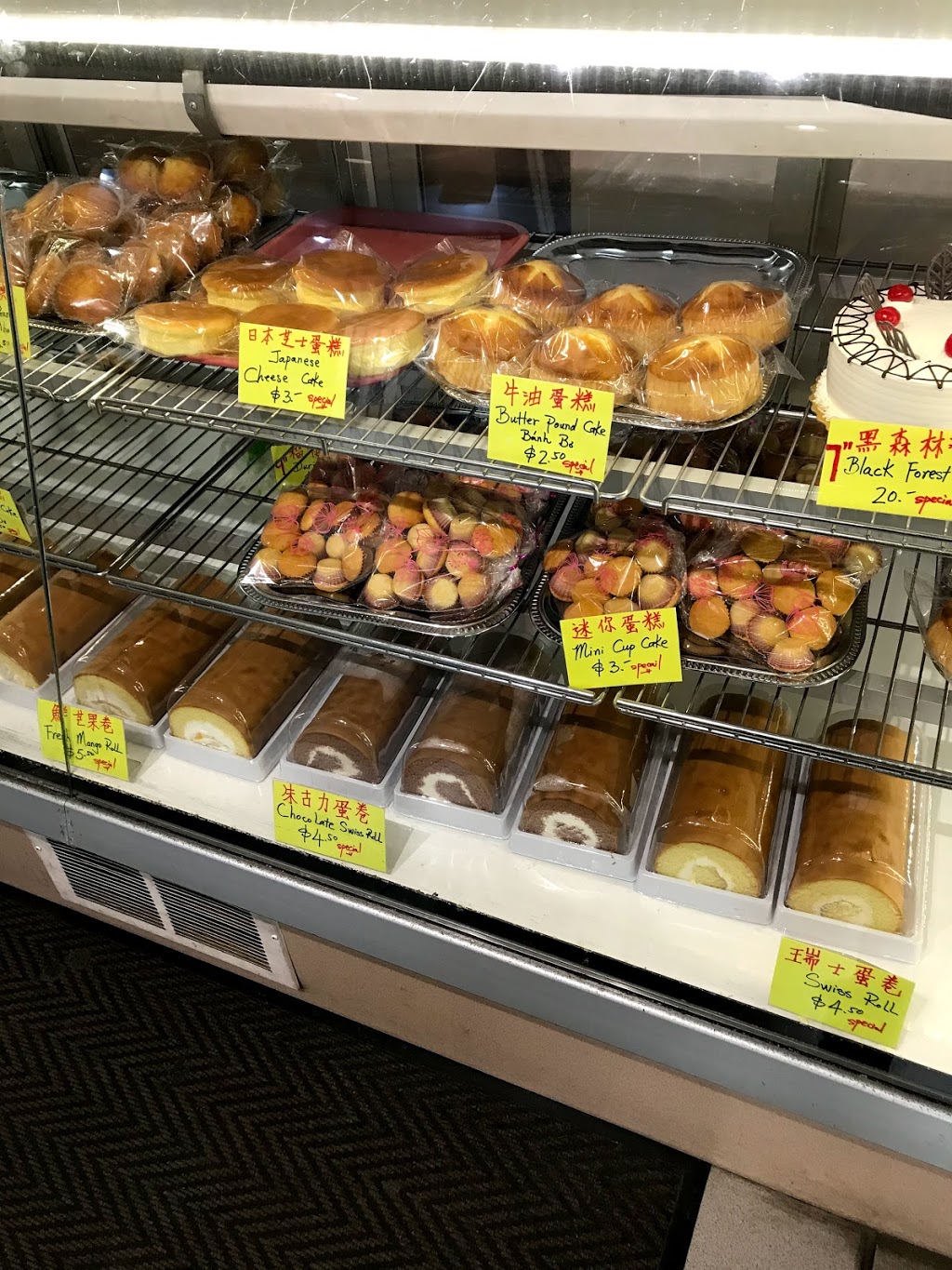 Happy Cake House | 3085 Hurontario St Unit 22, Mississauga, ON L5E 4E4, Canada | Phone: (905) 275-8333