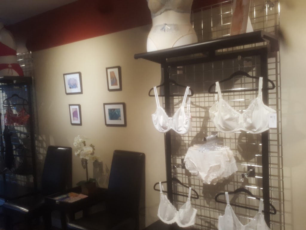 Lingerie DEBra - Pointe Claire | 325 Chemin du Bord-du-Lac, Pointe-Claire, QC H9S 4L6, Canada | Phone: (514) 505-9040