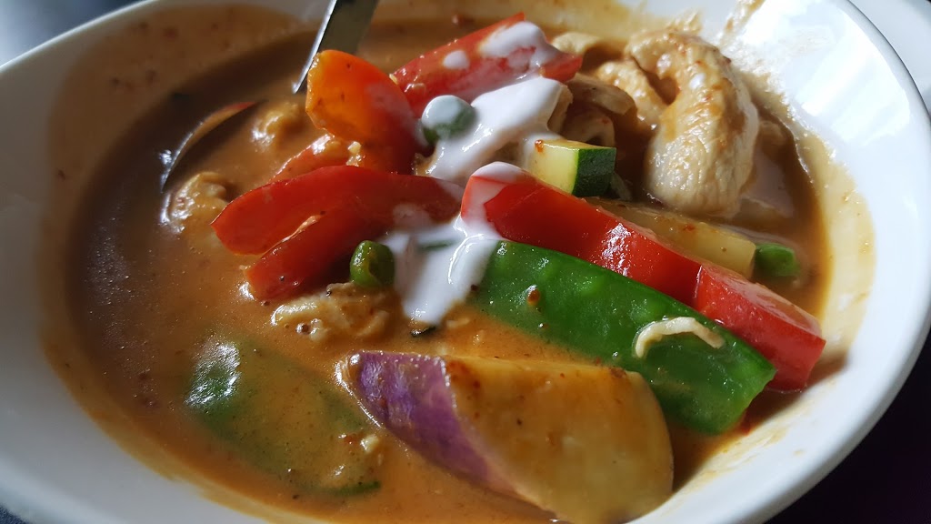 Som Tum Thai | 260 Nepean St, Ottawa, ON K1R 5G3, Canada | Phone: (613) 781-8424