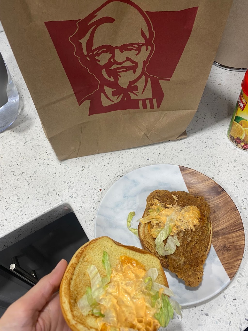 KFC | 230 Queen St E, Brampton, ON L6Y 1M6, Canada | Phone: (905) 457-7422