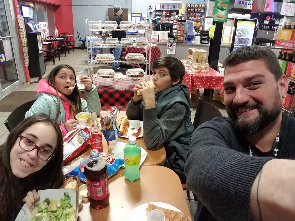 Woodlawn Pizzeria & Deli | 3306 Lake Shore Rd, Blasdell, NY 14219, USA | Phone: (716) 824-1310