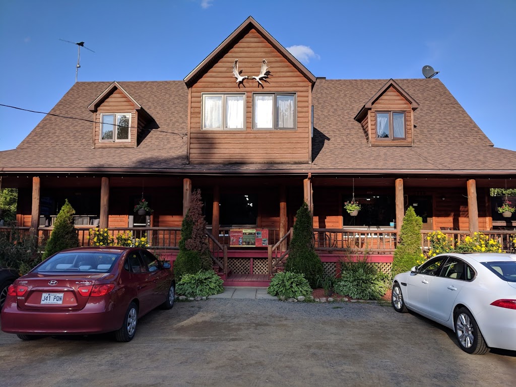 Auberge du Trappeur | 2120 Chemin St François, Saint-Mathieu-du-Parc, QC G0X 1N0, Canada | Phone: (866) 356-2600