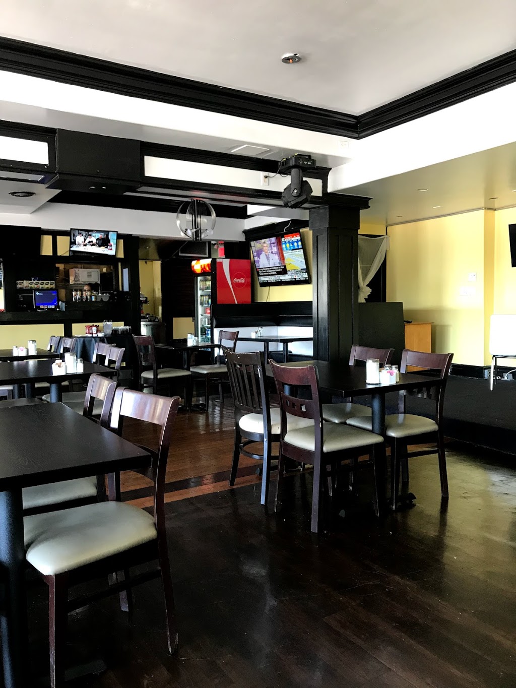 Victoria All Day Grill | 646 Danforth Rd, Scarborough, ON M1K 1G2, Canada | Phone: (416) 266-0101