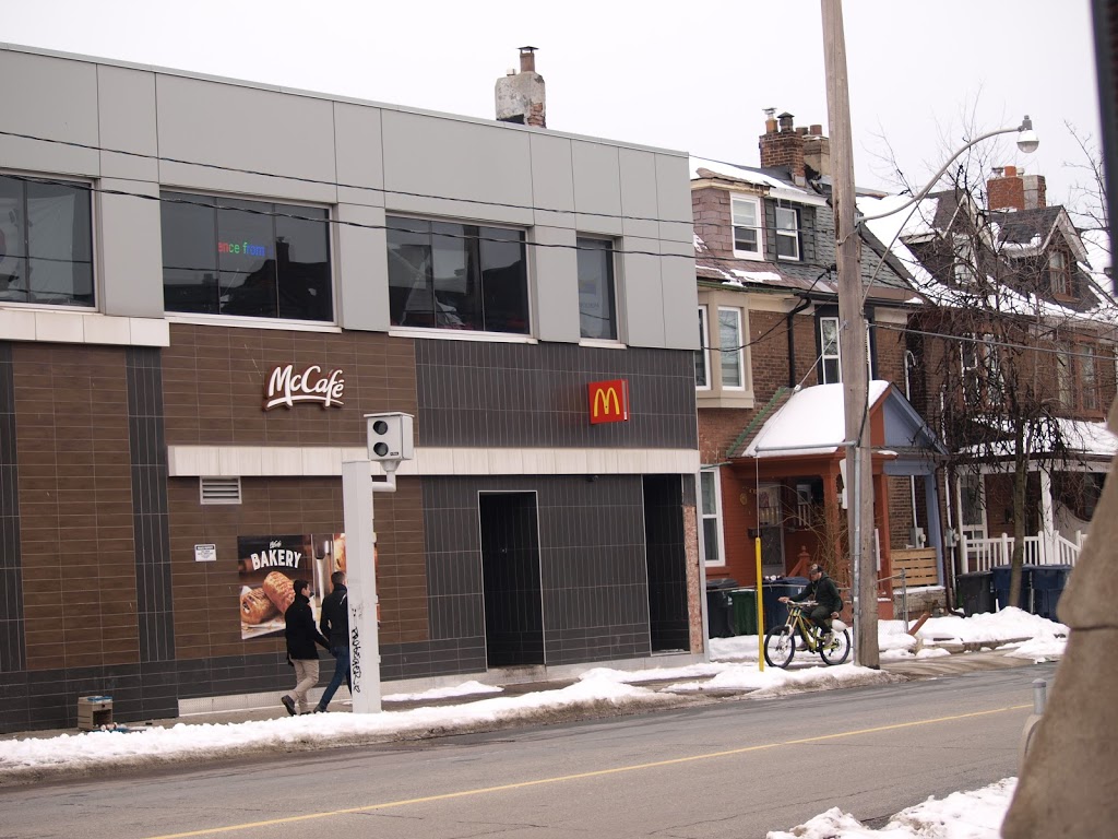 McDonalds | 885 Bloor St W, Toronto, ON M6G 1M4, Canada | Phone: (416) 588-6724