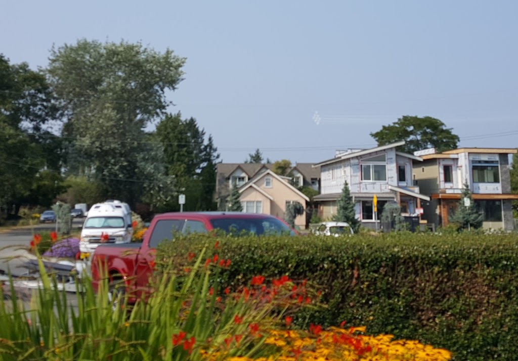 Iroquois Park , Sidney, BC | 2295 Ocean Ave, Sidney, BC V8L 3Y4, Canada