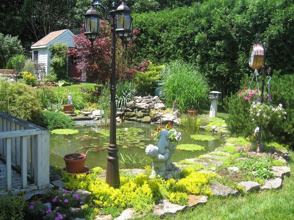 Carrousel Bed & Breakfast | 51 Winnett St N, Cayuga, ON N0A 1E0, Canada | Phone: (905) 772-5348