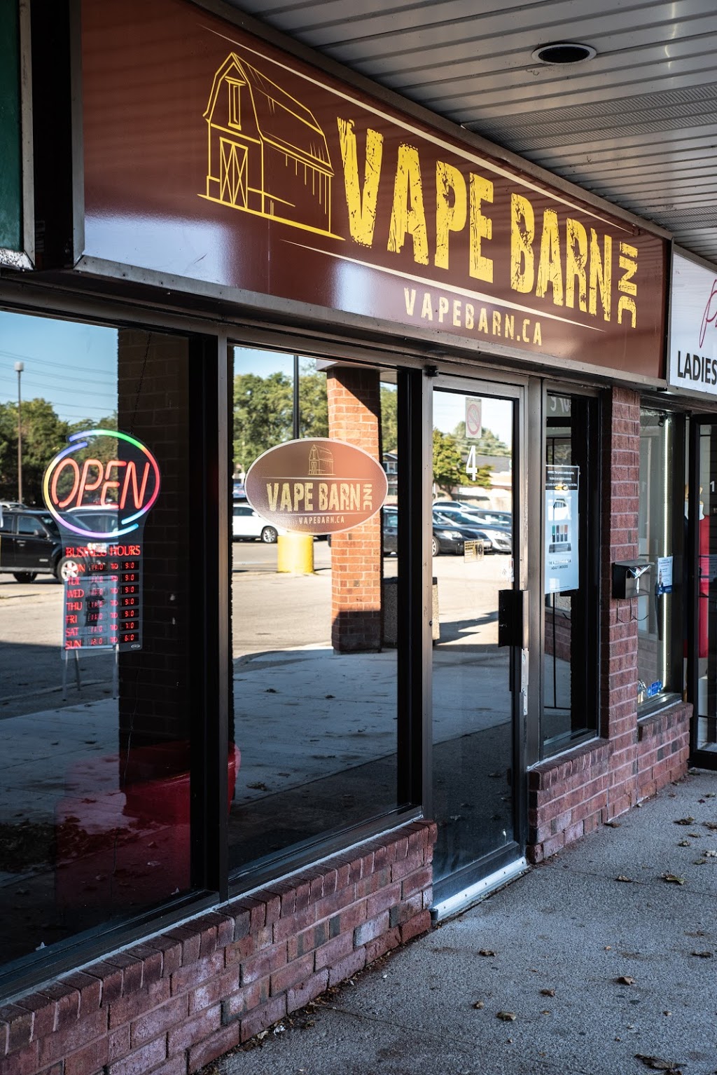 Vape Barn Inc | 1865 Lakeshore Rd W, Mississauga, ON L5J 4P1, Canada | Phone: (905) 403-8455