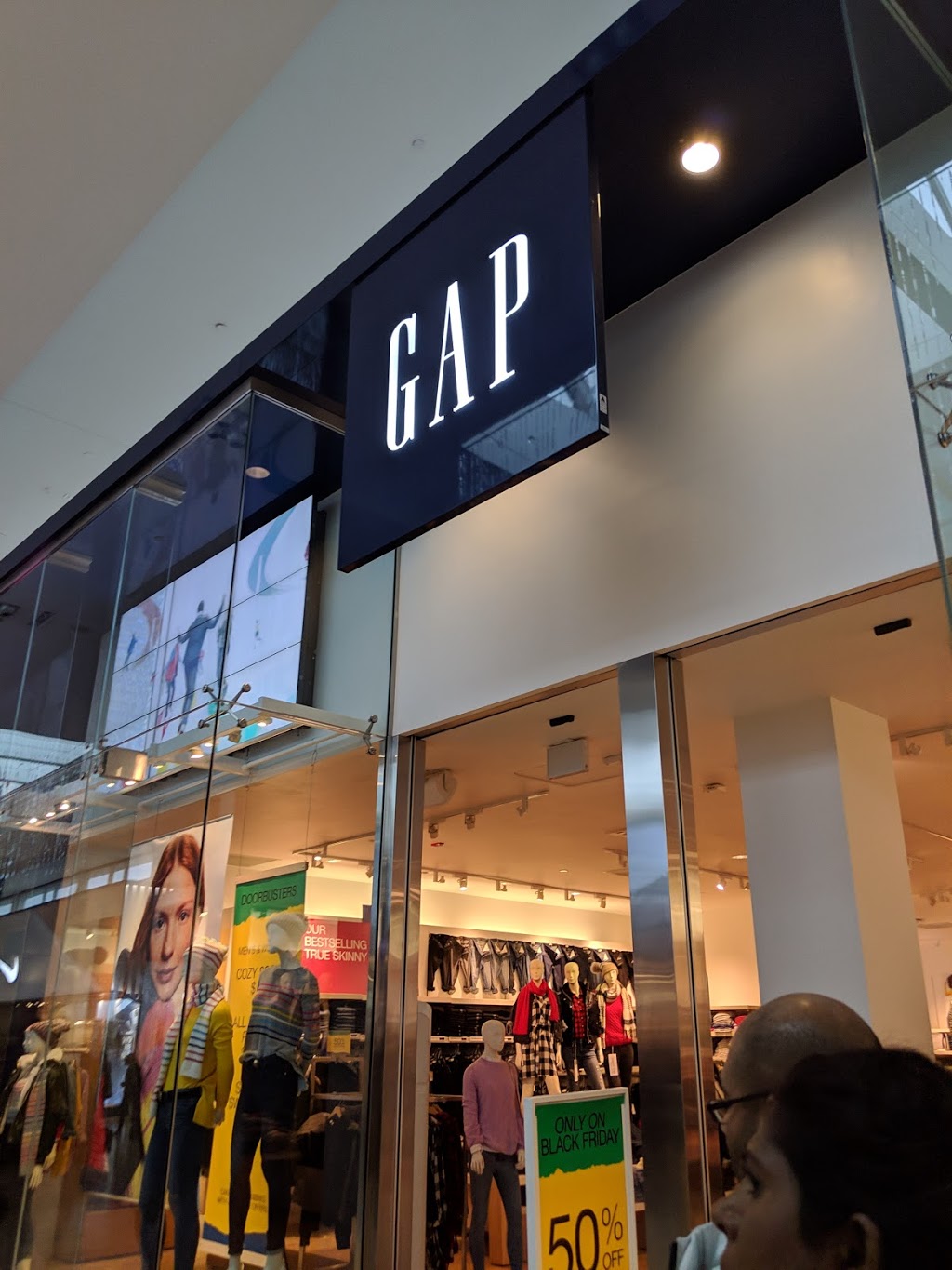 Gap | Yorkdale Shopping Centre, 3401 Dufferin St, North York, ON M6A 2T9, Canada | Phone: (416) 783-5684