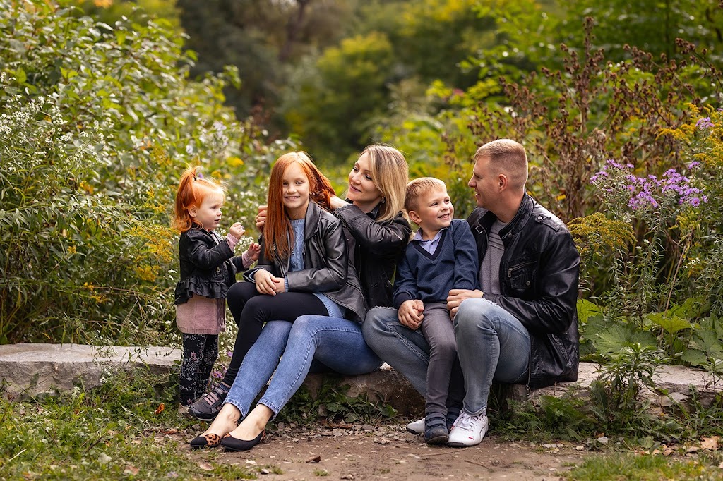 Vongue Art Photography | 194 Humberside Ave, Toronto, ON M6P 1K6, Canada | Phone: (437) 240-1942