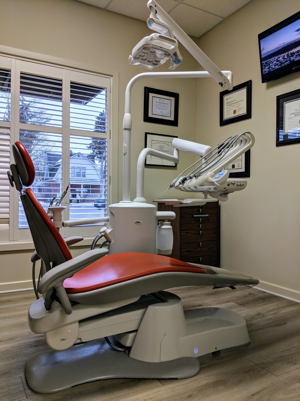 Family Dental Care | 3 Talbot St E, Cayuga, ON N0A 1E0, Canada | Phone: (905) 772-3535