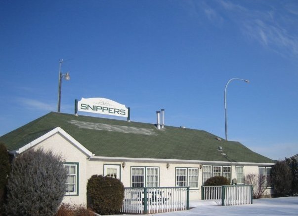 Snippers | 43 Superior St, Devon, AB T9G 1Y9, Canada | Phone: (780) 987-3771