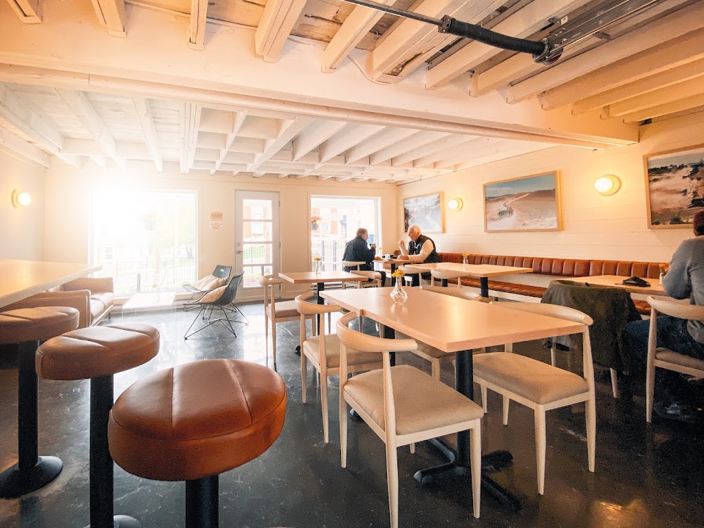 Le Bolt Café | 100 Chem. Lakeside, Knowlton, QC J0E 1V0, Canada | Phone: (514) 513-1207