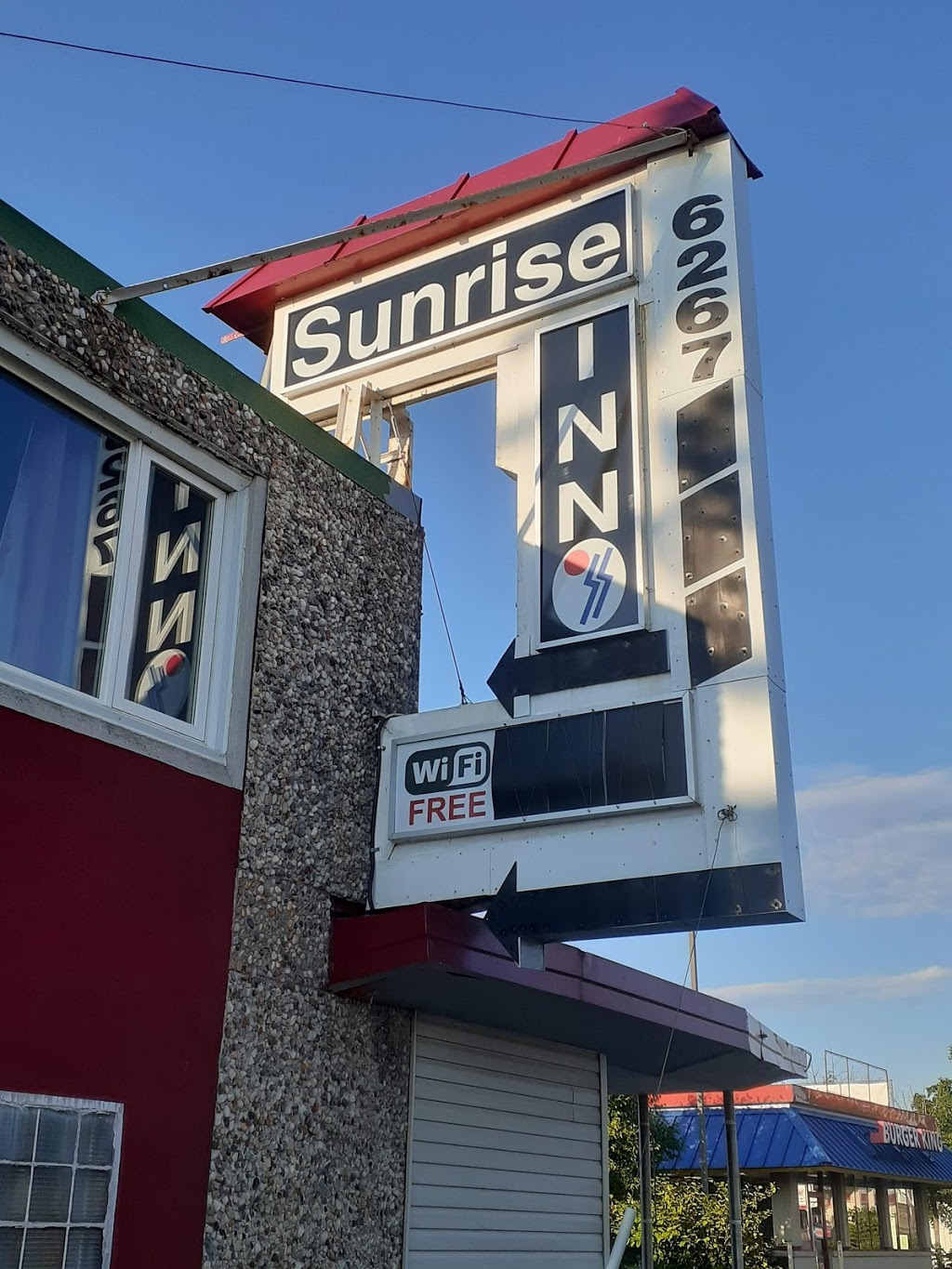 Sunrise Inn | 6267 Lundys Ln, Niagara Falls, ON L2G 1T5, Canada | Phone: (905) 356-5135