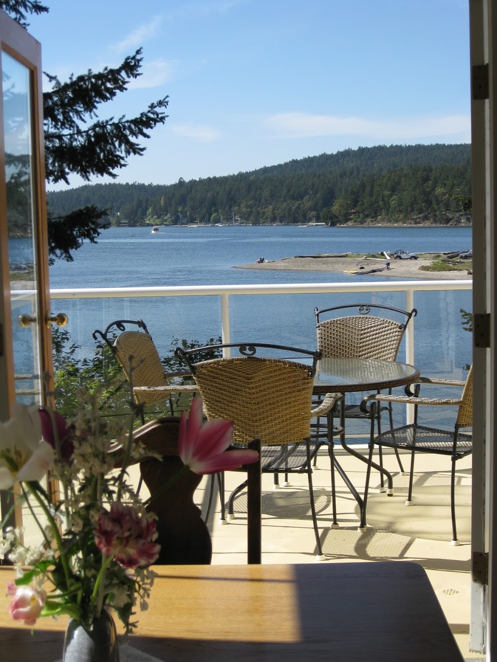 Coach House on the Cove | 8802 Canal Rd, Pender Island, BC V0N 2M3, Canada | Phone: (250) 629-2009