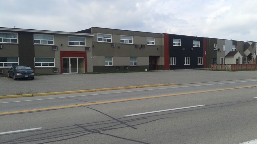 Sams Montrose Hotel | 8675 Montrose Rd, Niagara Falls, ON L2H 2Y6, Canada | Phone: (905) 374-4544