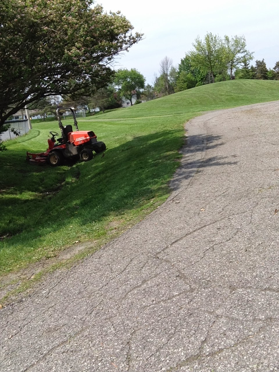 Kinsella Park | 1600 Prestwick Dr, Orléans, ON K1E 1S6, Canada | Phone: (613) 580-2400