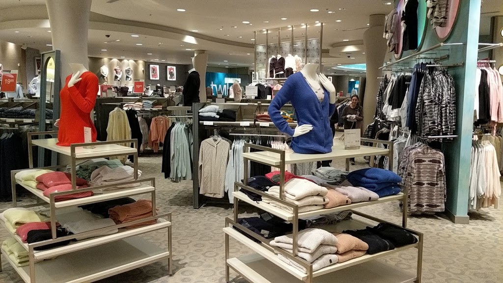 La Maison Simons | 600 Boulevard des Promenades, Saint-Bruno-de-Montarville, QC J3V 6L9, Canada | Phone: (514) 483-1840