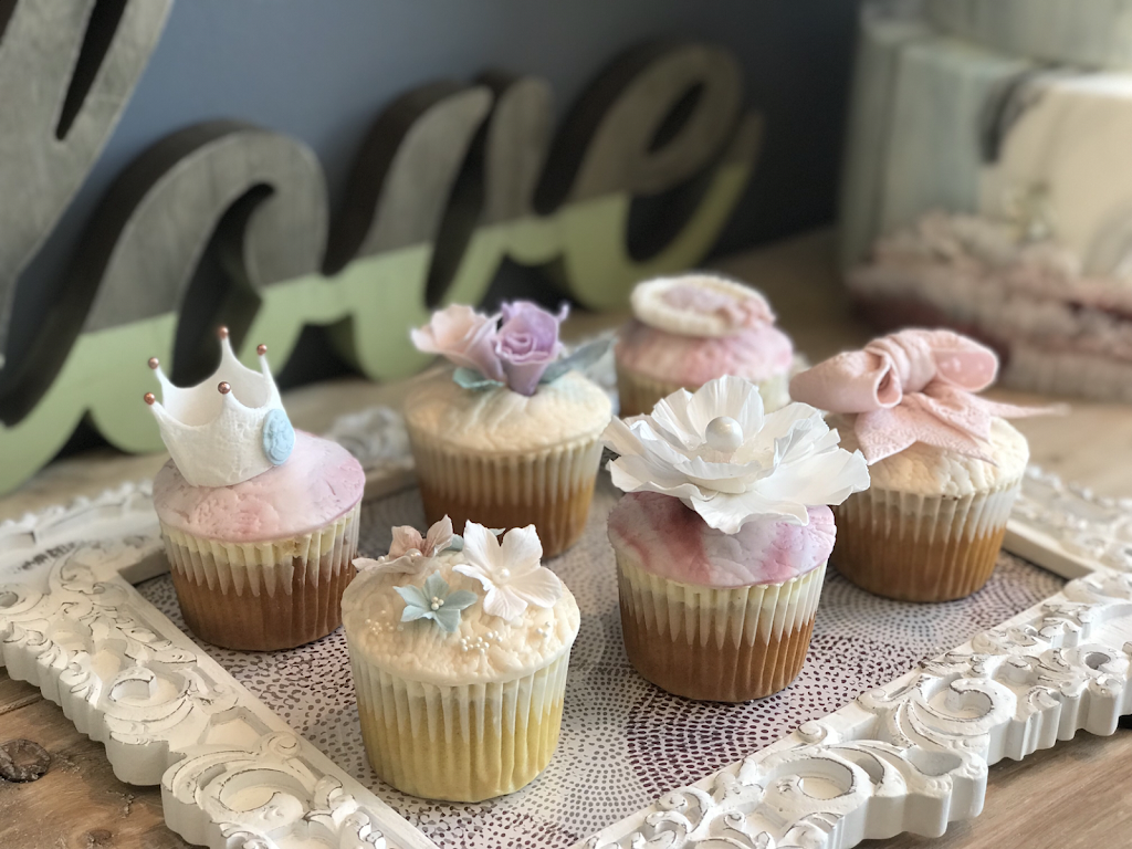 Flour and Flower Cake Design | 28 Crown Steel Dr #16, Markham, ON L3R 9Y1, Canada | Phone: (647) 461-8424