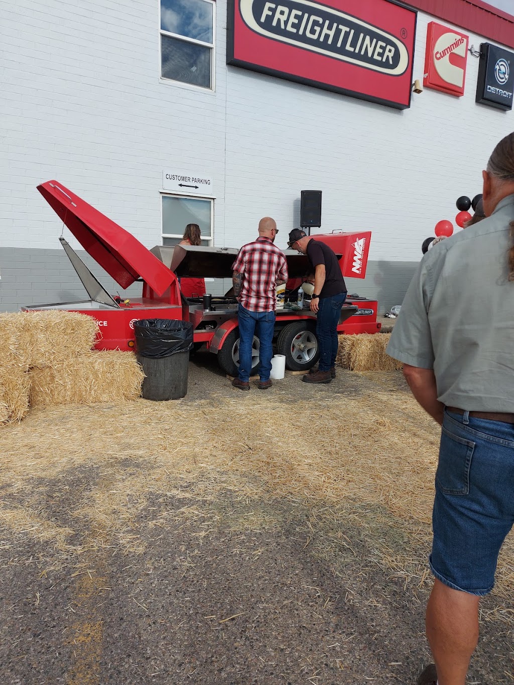 New West Truck Centres | 1001 41 St N, Lethbridge, AB T1H 6J3, Canada | Phone: (403) 327-7611