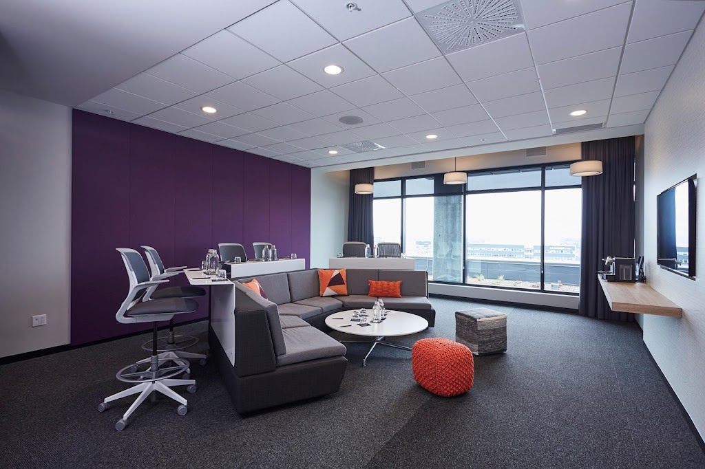 Hôtel Escad Quartier DIX30 | 9156 Boulevard Leduc, Brossard, QC J4Y 0L2, Canada | Phone: (450) 500-9156