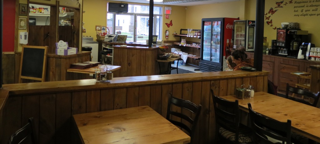 Moms Kitchen | 1718 Landry St, Clarence Creek, ON K0A 1N0, Canada | Phone: (613) 488-0004