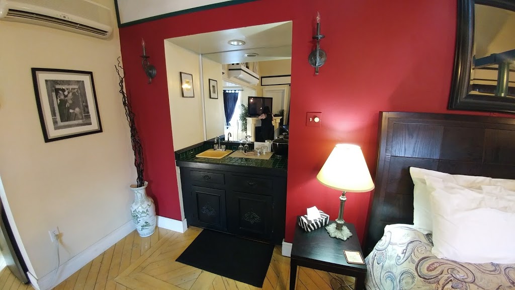 Gingerbread House Inn | 8 Robie Tufts Dr, Wolfville, NS B4P 1X1, Canada | Phone: (902) 542-1458