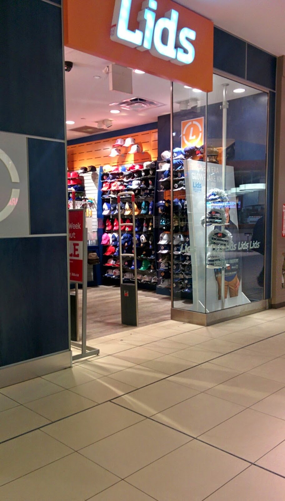 Lids | The Promenade, 1 Promenade Cir, Thornhill, ON L4J 4P8, Canada | Phone: (905) 886-7118