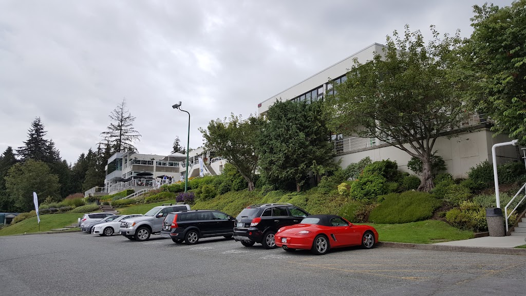 Hollyburn Country Club | 950 Cross Creek Road, West Vancouver, BC V7S 2S5, Canada | Phone: (604) 922-0161