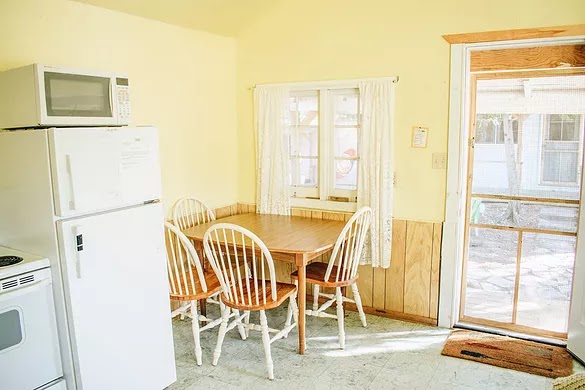Sunset Hollow Cottages | 1151 2nd Ave S, Sauble Beach, ON N0H 2G0, Canada | Phone: (888) 367-7431