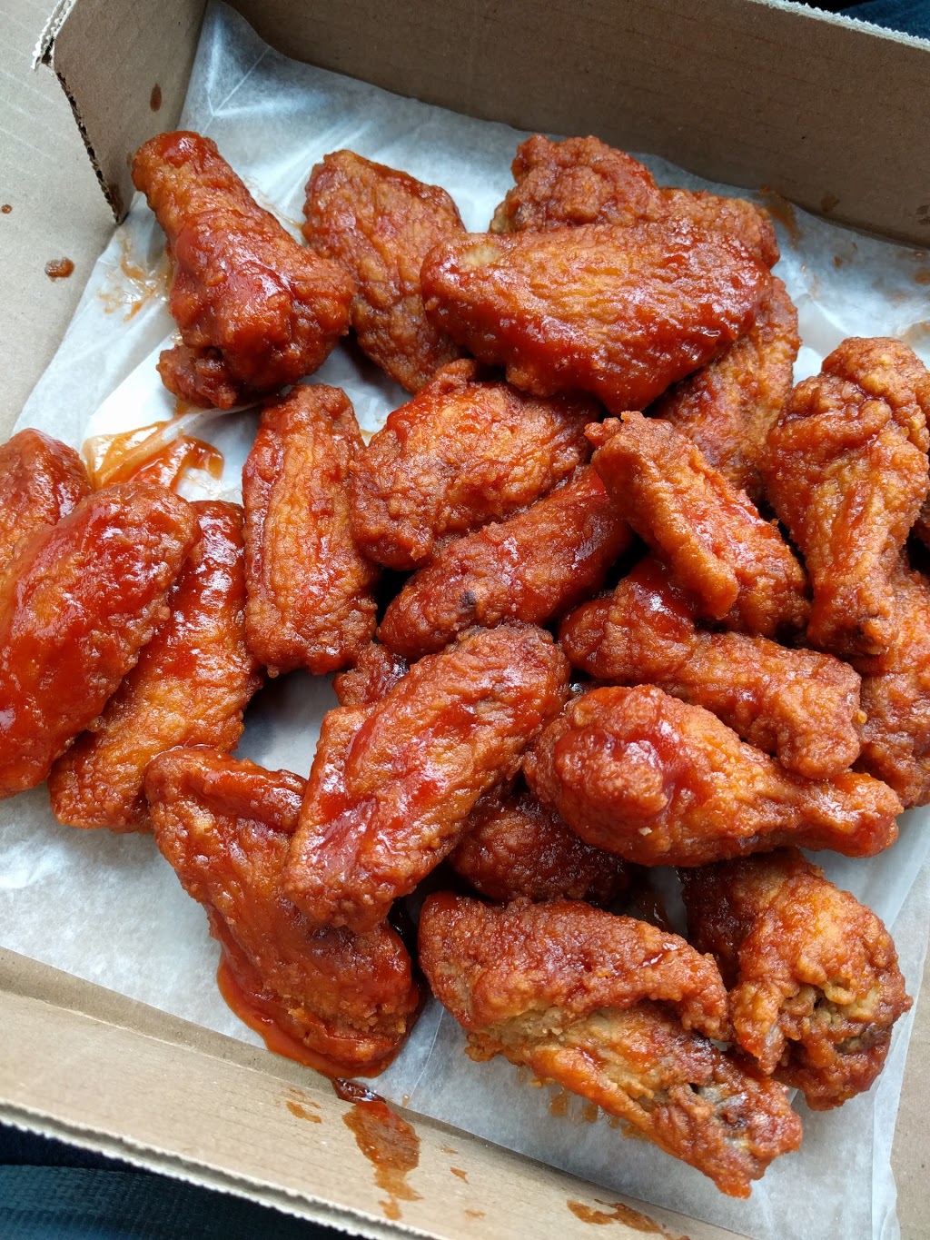 Vilis Pizza & Wings | 562 Kerr St, Oakville, ON L6K 3C7, Canada | Phone: (905) 338-8553